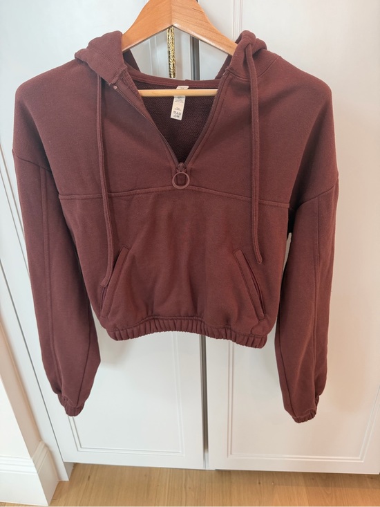 ALO Yoga Tops - ALO Yoga Cropped Quarter-Zip Hoodie in Deep Brown